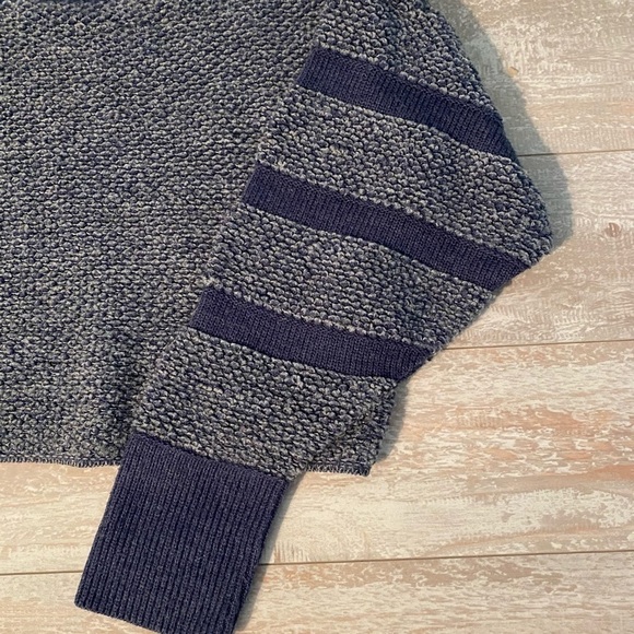 212 New York Sweater Size Small Cropped in GUC - Picture 2 of 5